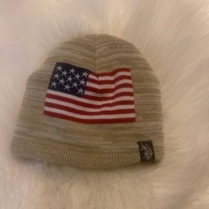 US POLO ASSN one size skull cap with a USA flag 🇺🇸 on the front, gently worn.